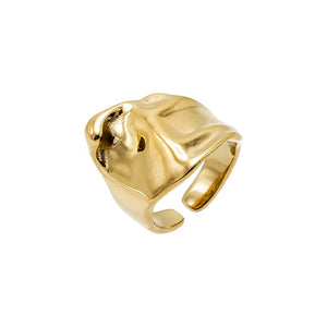 Solid Curved Fluid Gold Ring
